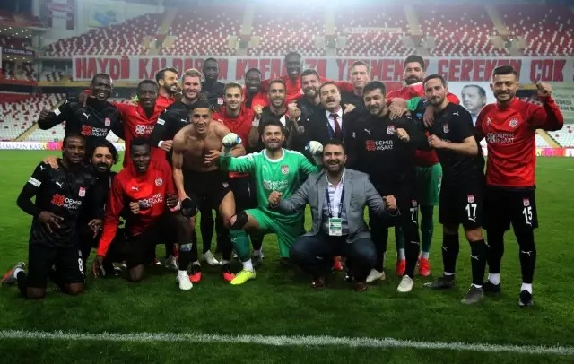 Sivasspor'dan Antalya hatırası! Sivasspor'dan Antalya hatırası!