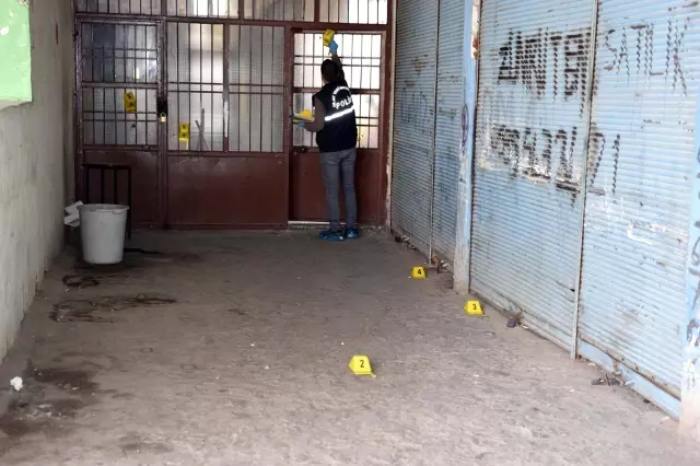 İki grup arasında silahlı kavga: 2 yaralı İki grup arasında silahlı kavga: 2 yaralı