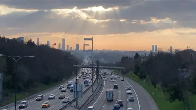 Son dakika haberi! Sokağa çıkma kısıtlaması öncesinde trafik yoğunluğu yaşanıyor Son dakika haberi! Sokağa çıkma kısıtlaması öncesinde trafik yoğunluğu yaşanıyor