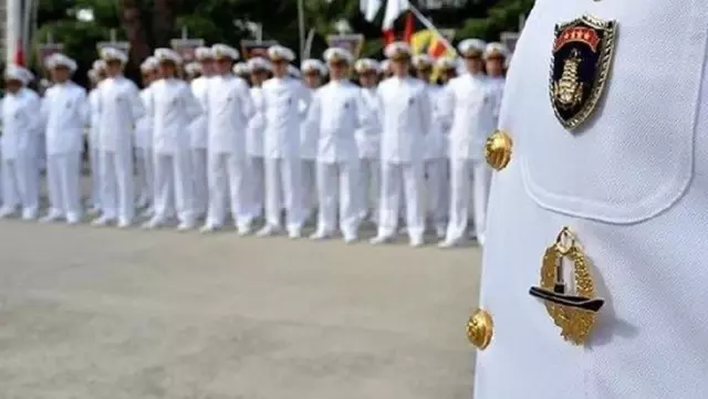 Soruşturma derinleşti! Montrö bildirisi nedeniyle gözaltına alınan 14 amiralin dijital verileri inceleniyor Soruşturma derinleşti! Montrö bildirisi nedeniyle gözaltına alınan 14 amiralin dijital verileri inceleniyor