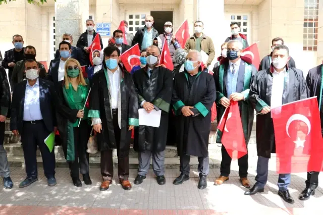 STK'lar bazı emekli amirallerin açıklamaları hakkında suç duyurusunda bulundu STK'lar bazı emekli amirallerin açıklamaları hakkında suç duyurusunda bulundu