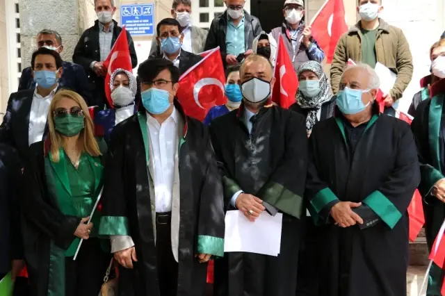STK'lar bazı emekli amirallerin açıklamaları hakkında suç duyurusunda bulundu STK'lar bazı emekli amirallerin açıklamaları hakkında suç duyurusunda bulundu