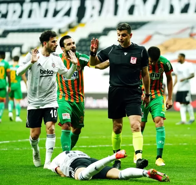 Süper Lig: Beşiktaş: 1 - Aytemiz Alanyaspor: 0 (İlk yarı) Süper Lig: Beşiktaş: 1 - Aytemiz Alanyaspor: 0 (İlk yarı)
