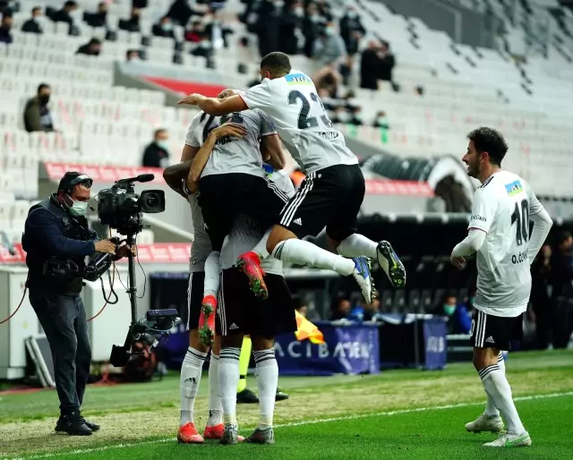 Süper Lig: Beşiktaş: 1 Aytemiz Alanyaspor: 0 (Maç devam ediyor) Süper Lig: Beşiktaş: 1 Aytemiz Alanyaspor: 0 (Maç devam ediyor)