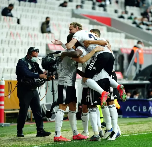 Süper Lig: Beşiktaş: 1 Aytemiz Alanyaspor: 0 (Maç devam ediyor) Süper Lig: Beşiktaş: 1 Aytemiz Alanyaspor: 0 (Maç devam ediyor)