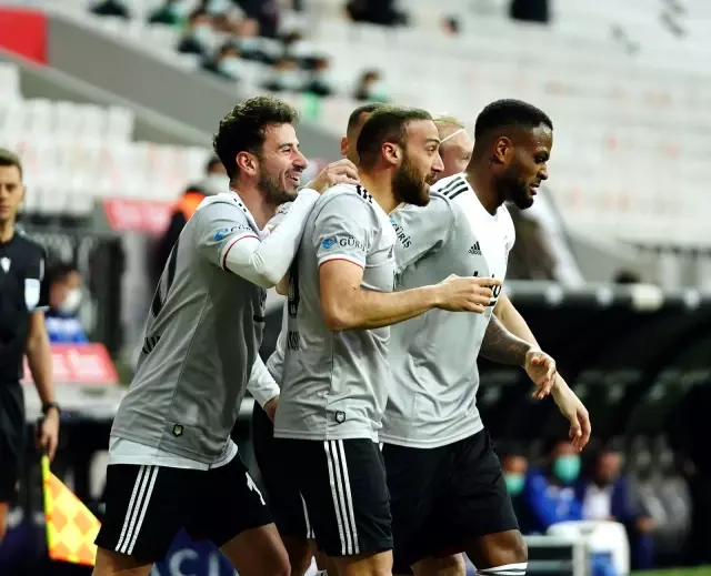 Süper Lig: Beşiktaş: 1 Aytemiz Alanyaspor: 0 (Maç devam ediyor) Süper Lig: Beşiktaş: 1 Aytemiz Alanyaspor: 0 (Maç devam ediyor)