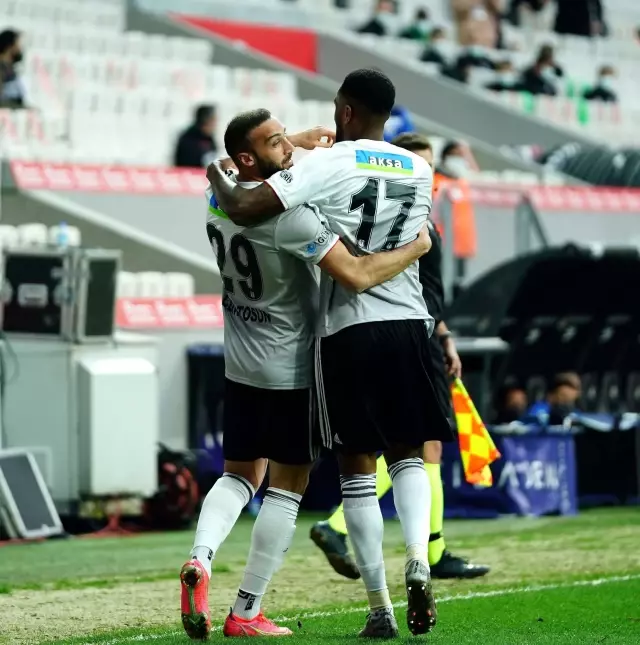 Süper Lig: Beşiktaş: 1 Aytemiz Alanyaspor: 0 (Maç devam ediyor) Süper Lig: Beşiktaş: 1 Aytemiz Alanyaspor: 0 (Maç devam ediyor)