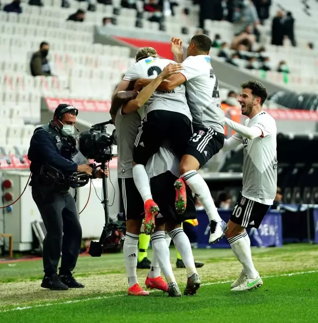Süper Lig: Beşiktaş: 1 Aytemiz Alanyaspor: 0 (Maç devam ediyor) Süper Lig: Beşiktaş: 1 Aytemiz Alanyaspor: 0 (Maç devam ediyor)