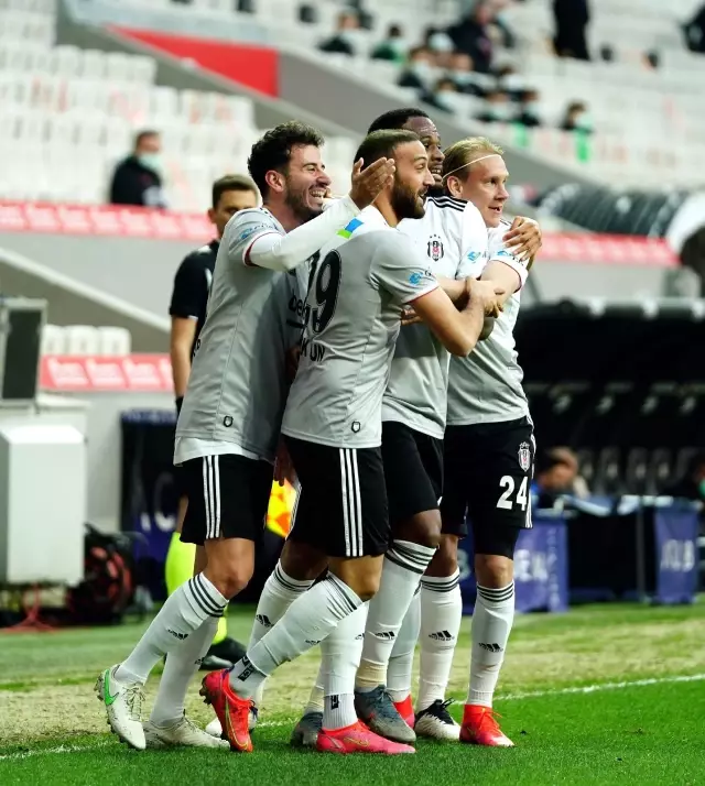 Süper Lig: Beşiktaş: 1 Aytemiz Alanyaspor: 0 (Maç devam ediyor) Süper Lig: Beşiktaş: 1 Aytemiz Alanyaspor: 0 (Maç devam ediyor)