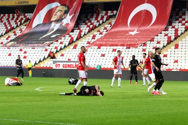 Süper Lig: FT Antalyaspor: 1 - DG Sivasspor: 2 (İlk yarı) Süper Lig: FT Antalyaspor: 1 - DG Sivasspor: 2 (İlk yarı)