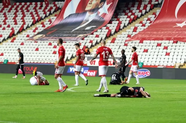 Süper Lig: FT Antalyaspor: 1 - DG Sivasspor: 2 (İlk yarı) Süper Lig: FT Antalyaspor: 1 - DG Sivasspor: 2 (İlk yarı)
