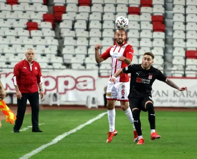 Süper Lig: FT Antalyaspor: 1 - DG Sivasspor: 2 (İlk yarı) Süper Lig: FT Antalyaspor: 1 - DG Sivasspor: 2 (İlk yarı)