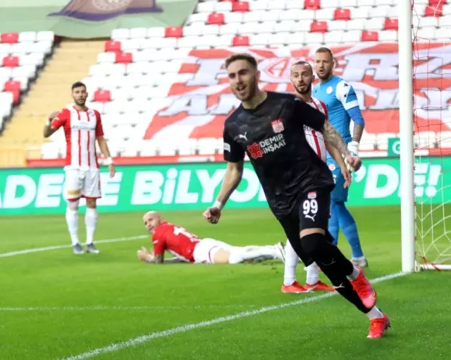 Süper Lig: FT Antalyaspor: 1 - DG Sivasspor: 2 (İlk yarı) Süper Lig: FT Antalyaspor: 1 - DG Sivasspor: 2 (İlk yarı)