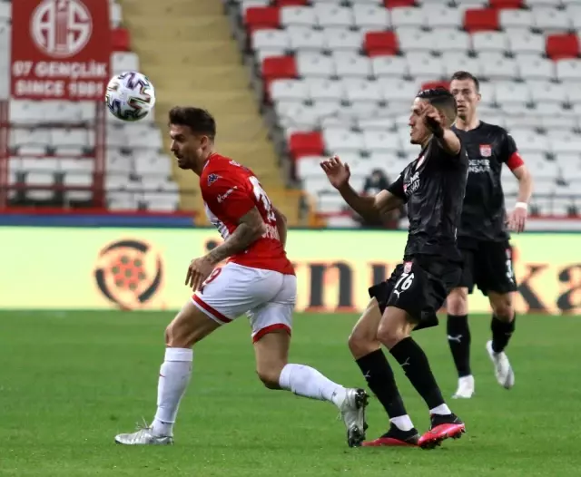 Süper Lig: FT Antalyaspor: 1 - DG Sivasspor: 2 (İlk yarı) Süper Lig: FT Antalyaspor: 1 - DG Sivasspor: 2 (İlk yarı)
