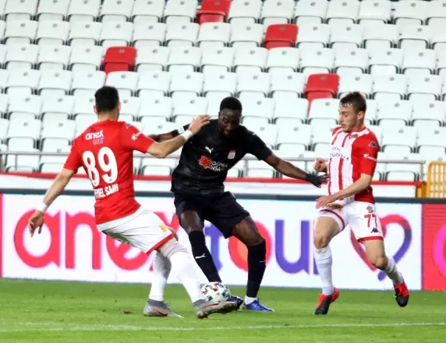Süper Lig: FT Antalyaspor: 1 - DG Sivasspor: 2 (İlk yarı) Süper Lig: FT Antalyaspor: 1 - DG Sivasspor: 2 (İlk yarı)