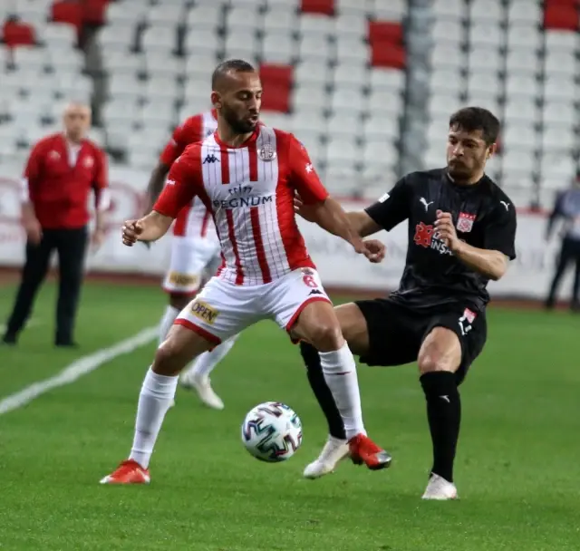 Süper Lig: FT Antalyaspor: 1 - DG Sivasspor: 2 (İlk yarı) Süper Lig: FT Antalyaspor: 1 - DG Sivasspor: 2 (İlk yarı)