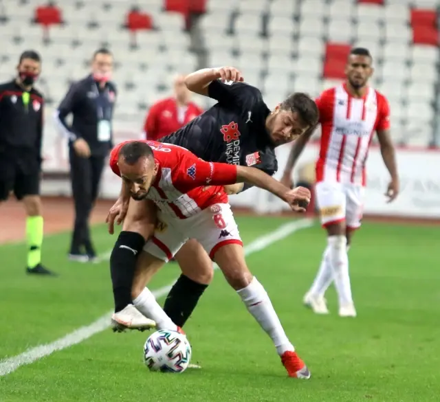 Süper Lig: FT Antalyaspor: 1 - DG Sivasspor: 2 (İlk yarı) Süper Lig: FT Antalyaspor: 1 - DG Sivasspor: 2 (İlk yarı)
