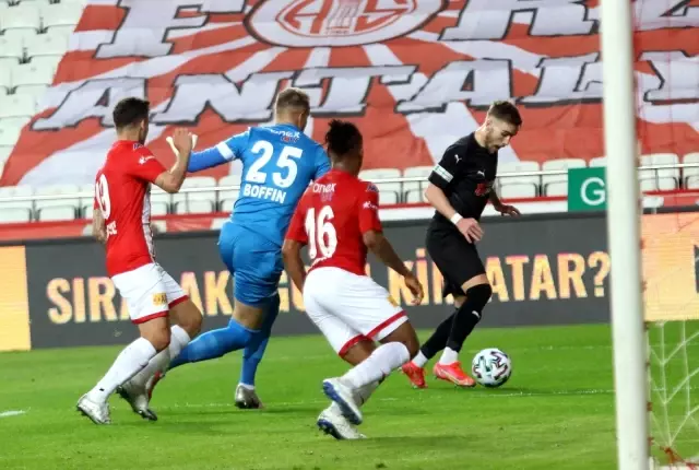 Süper Lig: FT Antalyaspor: 1 - DG Sivasspor: 2 (İlk yarı) Süper Lig: FT Antalyaspor: 1 - DG Sivasspor: 2 (İlk yarı)