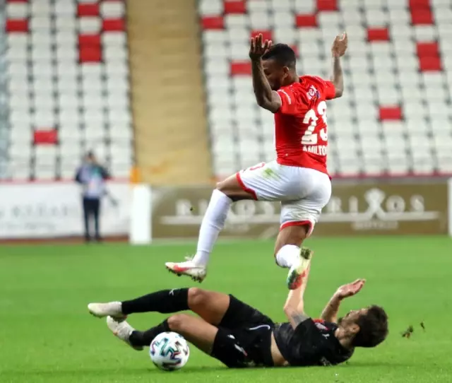 Süper Lig: FT Antalyaspor: 1 - DG Sivasspor: 2 (İlk yarı) Süper Lig: FT Antalyaspor: 1 - DG Sivasspor: 2 (İlk yarı)