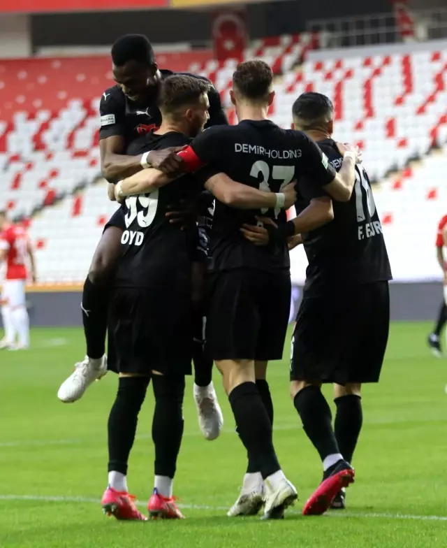 Süper Lig: FT Antalyaspor: 1 - DG Sivasspor: 2 (İlk yarı) Süper Lig: FT Antalyaspor: 1 - DG Sivasspor: 2 (İlk yarı)
