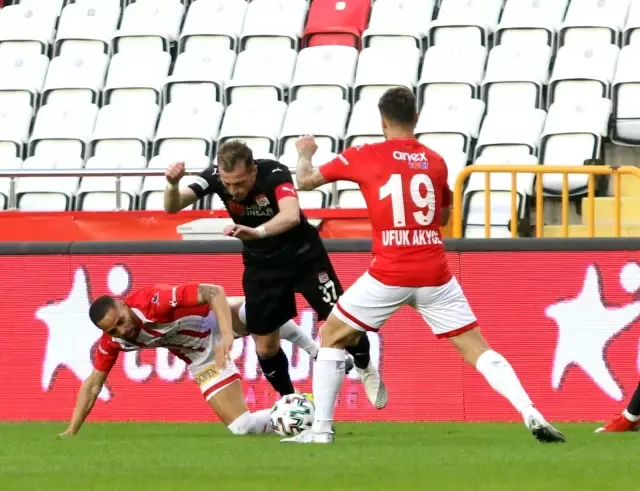 Süper Lig: FT Antalyaspor: 1 - DG Sivasspor: 2 (İlk yarı) Süper Lig: FT Antalyaspor: 1 - DG Sivasspor: 2 (İlk yarı)