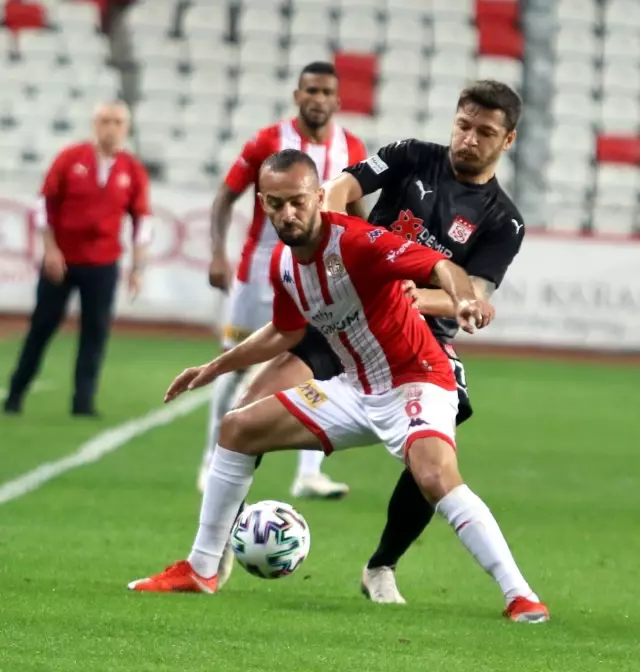 Süper Lig: FT Antalyaspor: 1 - DG Sivasspor: 2 (İlk yarı) Süper Lig: FT Antalyaspor: 1 - DG Sivasspor: 2 (İlk yarı)