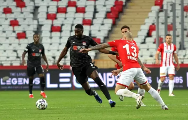 Süper Lig: FT Antalyaspor: 1 - DG Sivasspor: 2 (İlk yarı) Süper Lig: FT Antalyaspor: 1 - DG Sivasspor: 2 (İlk yarı)