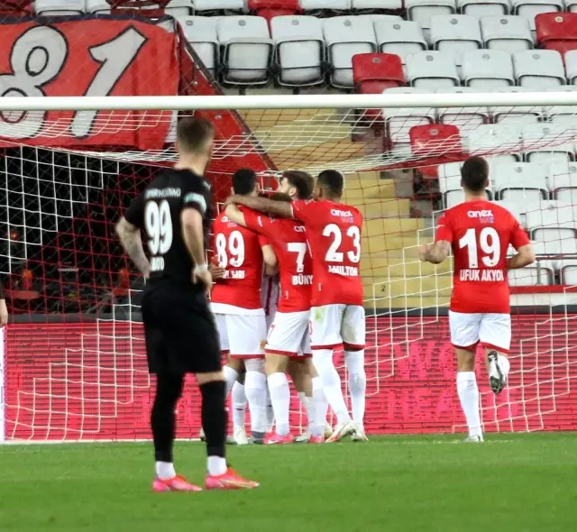 Süper Lig: FT Antalyaspor: 1 - DG Sivasspor: 2 (İlk yarı) Süper Lig: FT Antalyaspor: 1 - DG Sivasspor: 2 (İlk yarı)