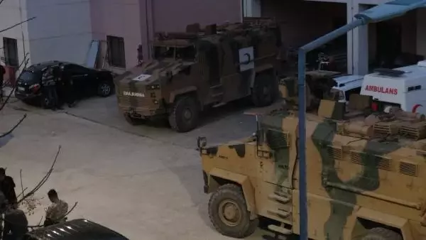 Suriye'de teröristlerden havanlı saldırı: 2 şehit Suriye'de teröristlerden havanlı saldırı: 2 şehit