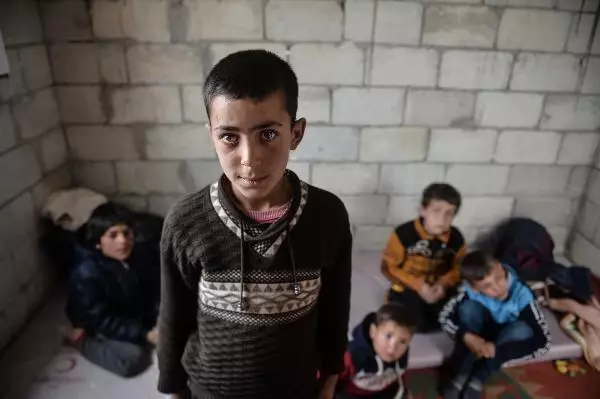 Son dakika... SURİYE'NİN GRİ KENTİ; BRİKET EVLERDE ÇOCUK OLMAK Son dakika... SURİYE'NİN GRİ KENTİ; BRİKET EVLERDE ÇOCUK OLMAK