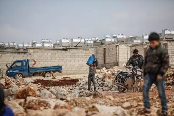 Son dakika... SURİYE'NİN GRİ KENTİ; BRİKET EVLERDE ÇOCUK OLMAK Son dakika... SURİYE'NİN GRİ KENTİ; BRİKET EVLERDE ÇOCUK OLMAK