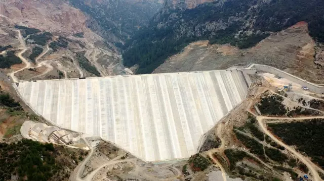 Mersin'de yapımı süren Tarsus Pamukluk Barajı'nın yıl içerisinde tamamlanması planlanıyor Mersin'de yapımı süren Tarsus Pamukluk Barajı'nın yıl içerisinde tamamlanması planlanıyor