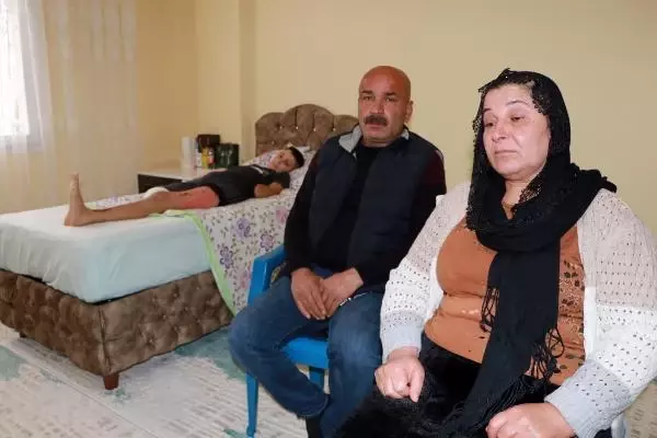 ADANA TELLERE TAKILAN UÇURTMASINI ALIRKEN AKIMA KAPILAN FURKAN, PROTEZ İÇİN YARDIM BEKLİYOR ADANA TELLERE TAKILAN UÇURTMASINI ALIRKEN AKIMA KAPILAN FURKAN, PROTEZ İÇİN YARDIM BEKLİYOR