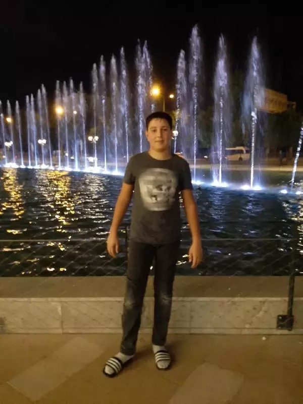 ADANA TELLERE TAKILAN UÇURTMASINI ALIRKEN AKIMA KAPILAN FURKAN, PROTEZ İÇİN YARDIM BEKLİYOR ADANA TELLERE TAKILAN UÇURTMASINI ALIRKEN AKIMA KAPILAN FURKAN, PROTEZ İÇİN YARDIM BEKLİYOR