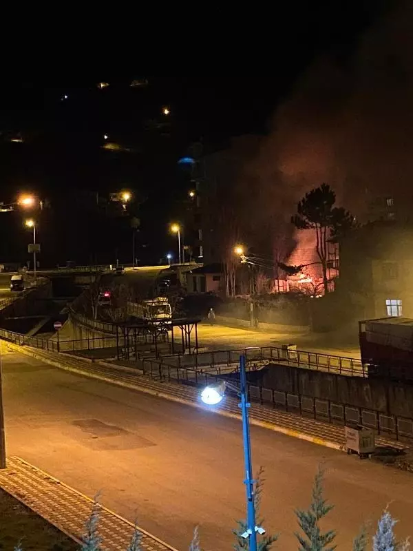 Tokat'ta, müstakil 2 evde çıkan 'şüpheli' yangında düğün çeyizi kül oldu Tokat'ta, müstakil 2 evde çıkan 'şüpheli' yangında düğün çeyizi kül oldu