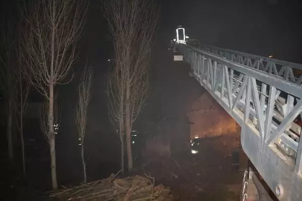 Tokat'ta, müstakil 2 evde çıkan 'şüpheli' yangında düğün çeyizi kül oldu Tokat'ta, müstakil 2 evde çıkan 'şüpheli' yangında düğün çeyizi kül oldu