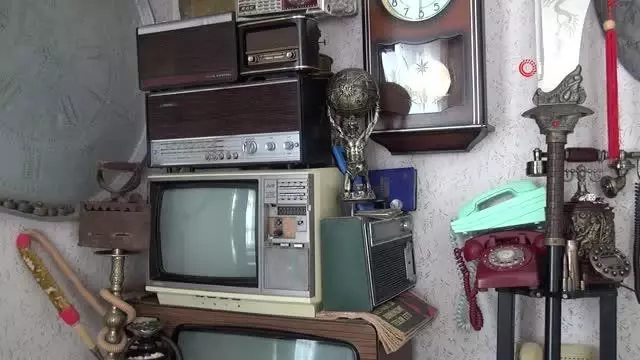 Topladığı hurda eşyaları satıp aldığı antika eşyalarla evini müzeye çevirdi Topladığı hurda eşyaları satıp aldığı antika eşyalarla evini müzeye çevirdi
