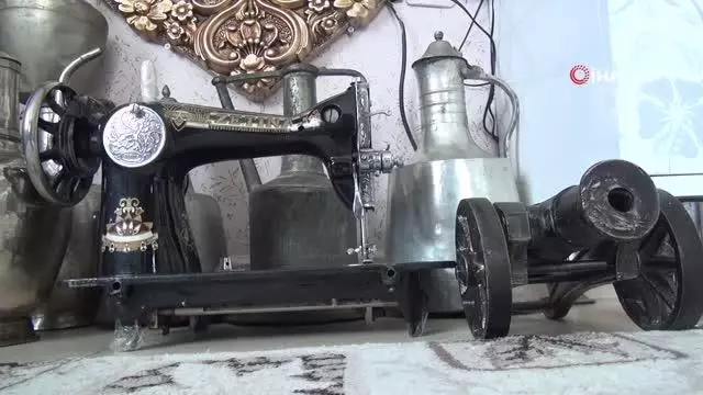 Topladığı hurda eşyaları satıp aldığı antika eşyalarla evini müzeye çevirdi Topladığı hurda eşyaları satıp aldığı antika eşyalarla evini müzeye çevirdi