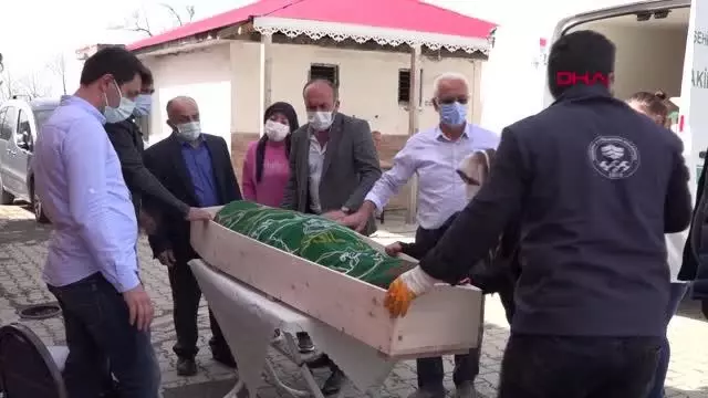 TRABZON Babasını yanan evde sanan kadın, kalp krizinden öldü TRABZON Babasını yanan evde sanan kadın, kalp krizinden öldü