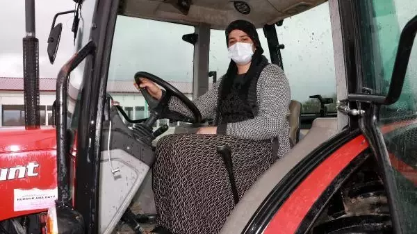 TRAKTÖRLE EN FAZLA KAZAYI KADINLARIN YAPTIĞI BELİRLENDİ, EĞİTİME ALINDILAR TRAKTÖRLE EN FAZLA KAZAYI KADINLARIN YAPTIĞI BELİRLENDİ, EĞİTİME ALINDILAR