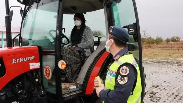 TRAKTÖRLE EN FAZLA KAZAYI KADINLARIN YAPTIĞI BELİRLENDİ, EĞİTİME ALINDILAR TRAKTÖRLE EN FAZLA KAZAYI KADINLARIN YAPTIĞI BELİRLENDİ, EĞİTİME ALINDILAR