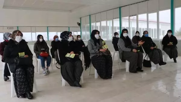 TRAKTÖRLE EN FAZLA KAZAYI KADINLARIN YAPTIĞI BELİRLENDİ, EĞİTİME ALINDILAR TRAKTÖRLE EN FAZLA KAZAYI KADINLARIN YAPTIĞI BELİRLENDİ, EĞİTİME ALINDILAR