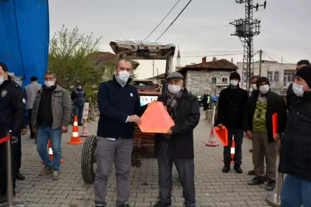 Traktörlere önce reflektör sonra muayene Traktörlere önce reflektör sonra muayene
