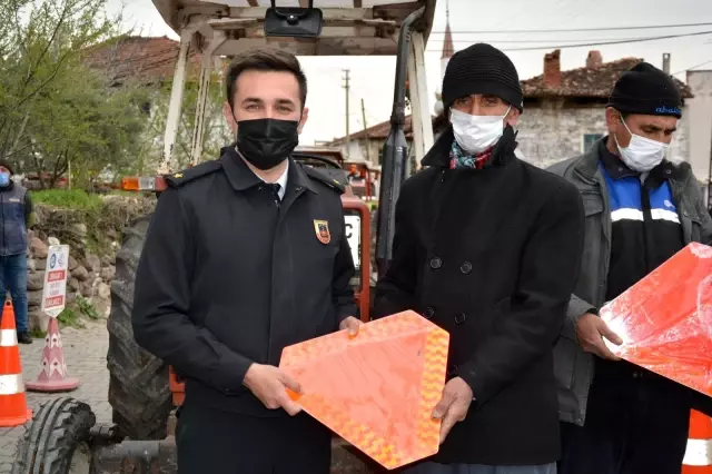 Traktörlere önce reflektör sonra muayene Traktörlere önce reflektör sonra muayene
