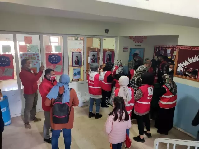 Türk Kızılay'ı Bayrampaşa Kadın Kolları'ndan Van'a ısıtan ziyaret Türk Kızılay'ı Bayrampaşa Kadın Kolları'ndan Van'a ısıtan ziyaret