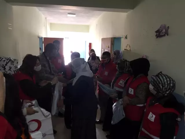 Türk Kızılay'ı Bayrampaşa Kadın Kolları'ndan Van'a ısıtan ziyaret Türk Kızılay'ı Bayrampaşa Kadın Kolları'ndan Van'a ısıtan ziyaret