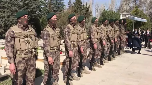 Türk Polis Teşkilatının 176. kuruluş yıl dönümünde şehitler unutulmadı Türk Polis Teşkilatının 176. kuruluş yıl dönümünde şehitler unutulmadı