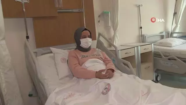 Türkiye'de ilk, dünyada ikinci...İkinci kez yakalandığı kanseri Türkiye'de ilk kez uygulanan yöntemle yendi Türkiye'de ilk, dünyada ikinci...İkinci kez yakalandığı kanseri Türkiye'de ilk kez uygulanan yöntemle yendi