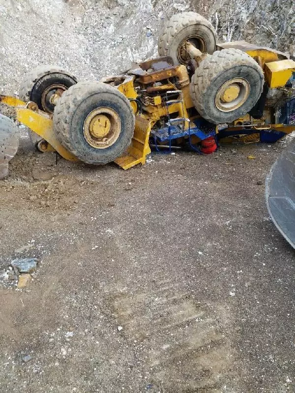 Son dakika haber... Uçurumdan yuvarlanan iş makinesinin altında kalan operatör, hayatını kaybetti Son dakika haber... Uçurumdan yuvarlanan iş makinesinin altında kalan operatör, hayatını kaybetti