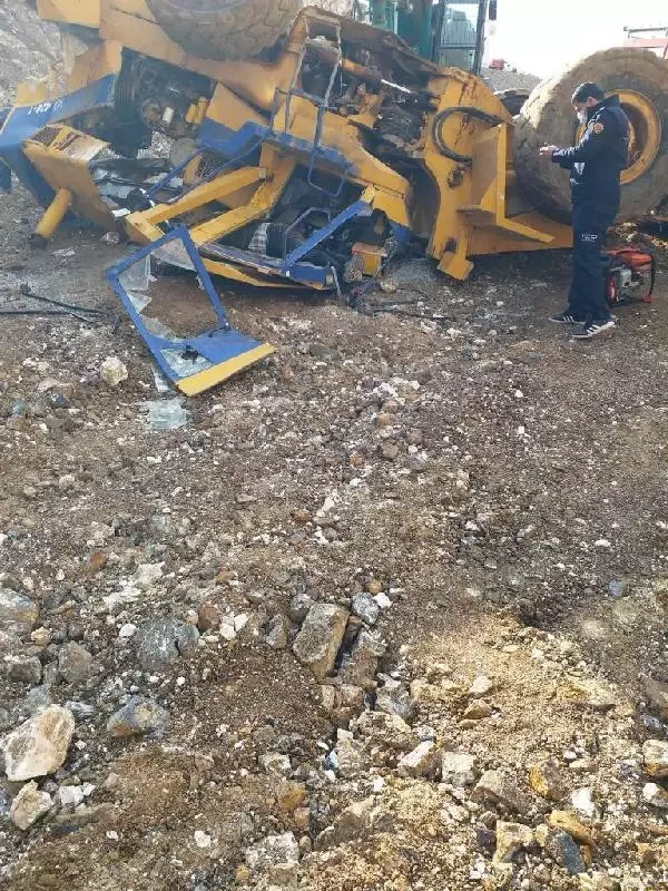 Son dakika haber... Uçurumdan yuvarlanan iş makinesinin altında kalan operatör, hayatını kaybetti Son dakika haber... Uçurumdan yuvarlanan iş makinesinin altında kalan operatör, hayatını kaybetti